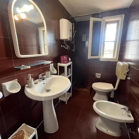 Seadas Garden - 2 Min Away - Wi-fi - Ac - Parking - Bbq - Pet Friendly *